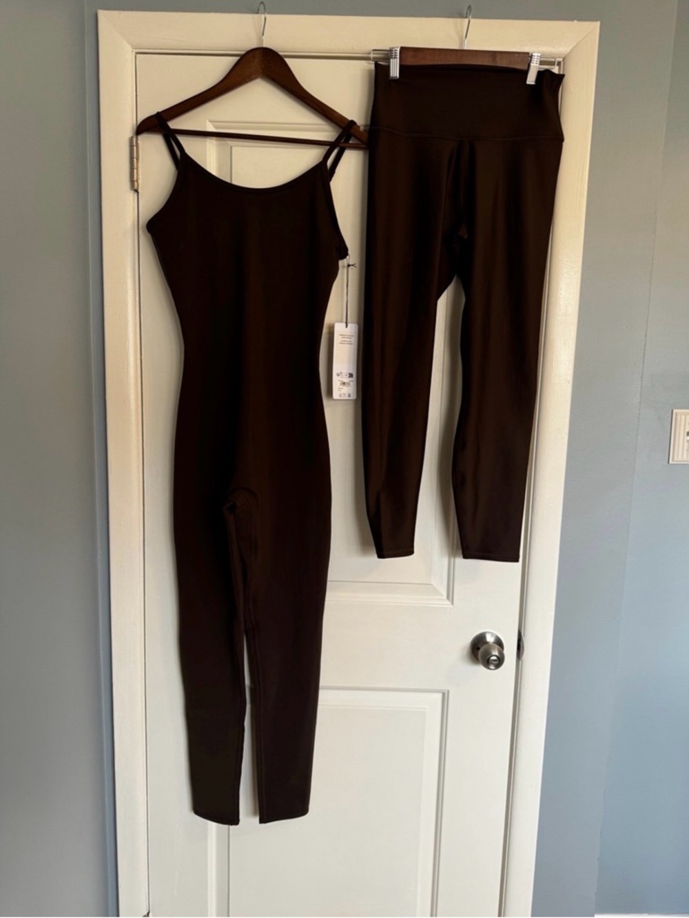 NWT/NWOT ALO ONESIE & LEGGINGS SET | ESPRESSO